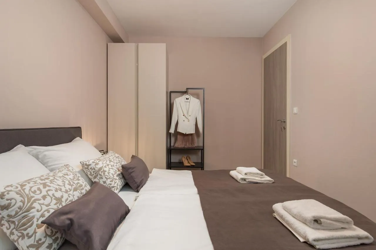 Apartment Nensi Pjescana Uvala